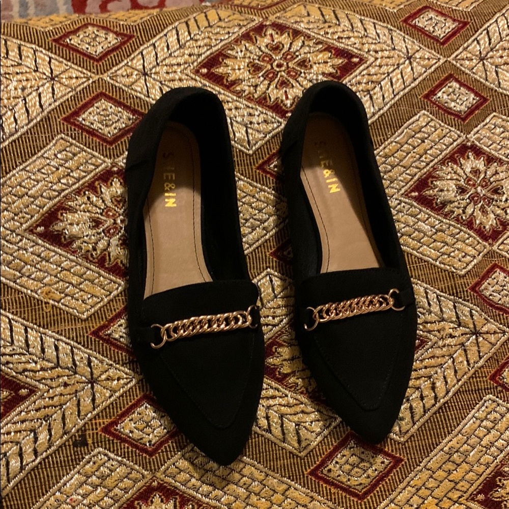 NWOT Elegant Black Suede Loafers with Chain Trim - Picture 6 of 7